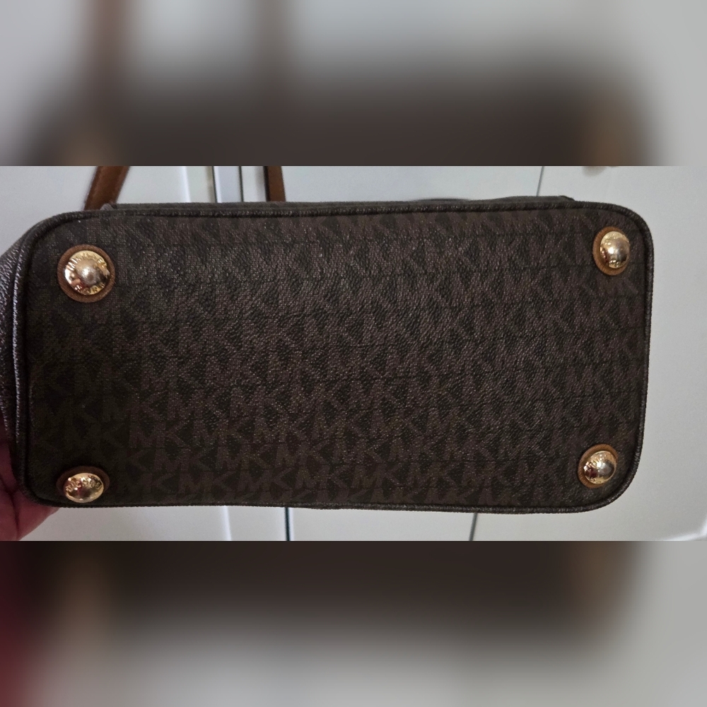 Michael Kors Jet Set TZ Snap Pocket Tote - Picture 13 of 15